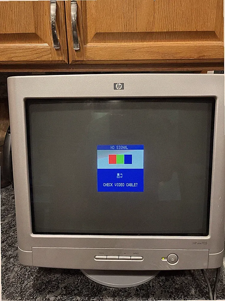 HP MX705 17" Flat Screen Color CRT Gaming Monitor Tested Working Nice!