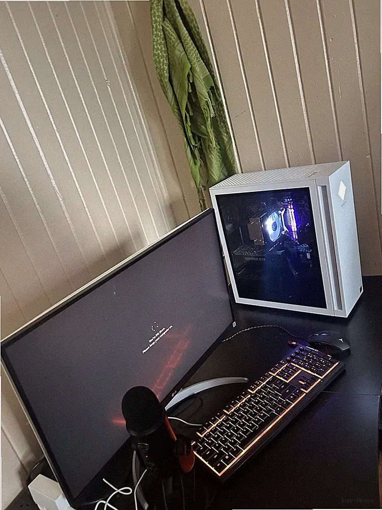 HP Omen 25 L Gaming Set Up With 4k Monitor Blu Microphone
