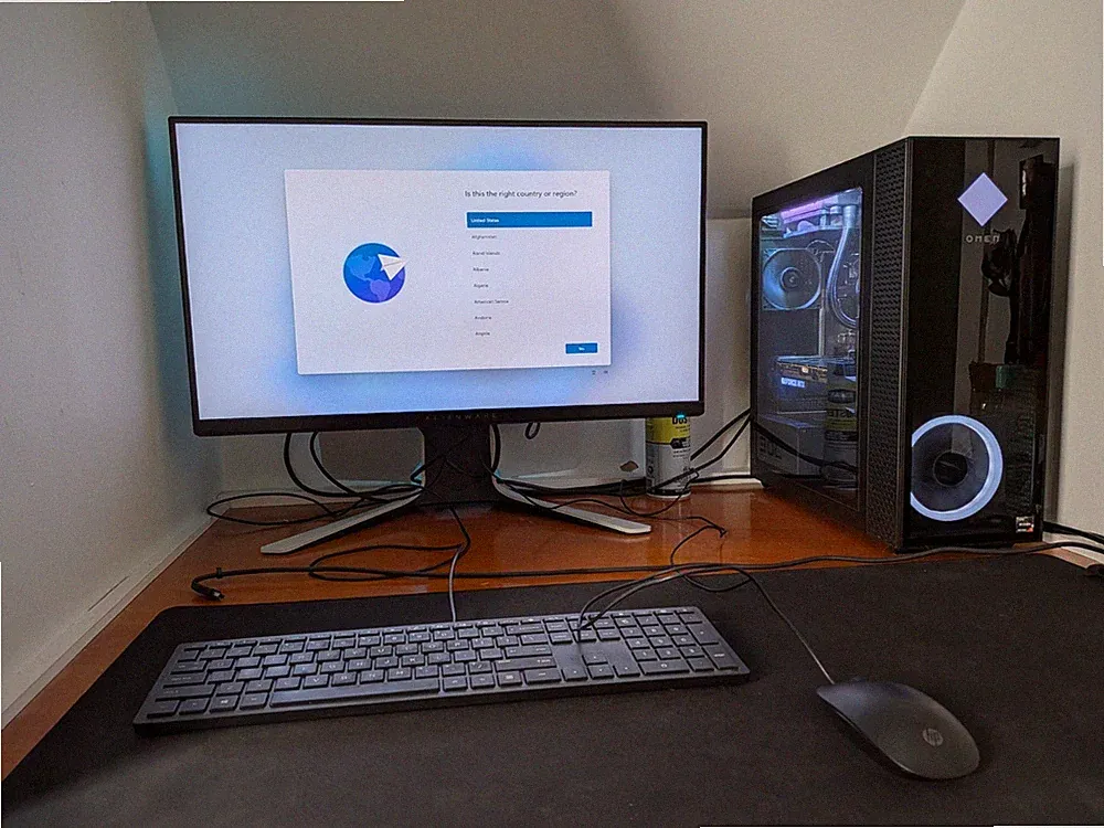 HP OMEN 30L Gaming Desktop with Alienware 27 Inch Gaming Monitor