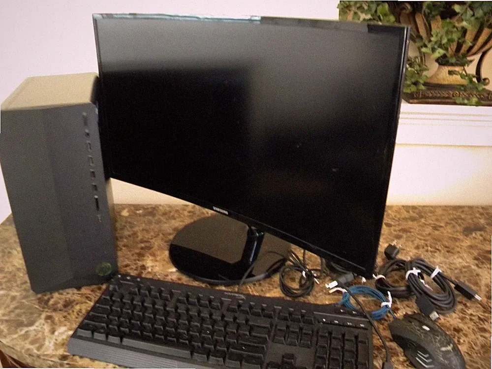 HP Pavilion Gaming Desktop & Samsung Curved 27" Monitor