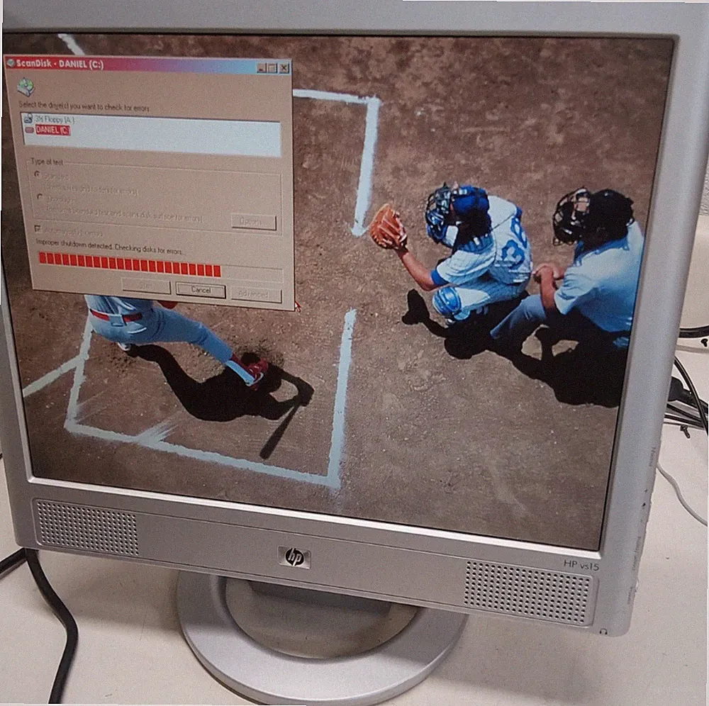 HP VS15 15" LCD VGA Monitor With Built In Speakers Retro Gaming