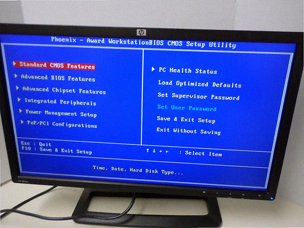 HP ZR22W LCD 22" Monitor w/ Swivel Stand + Video Cable and Power Cord