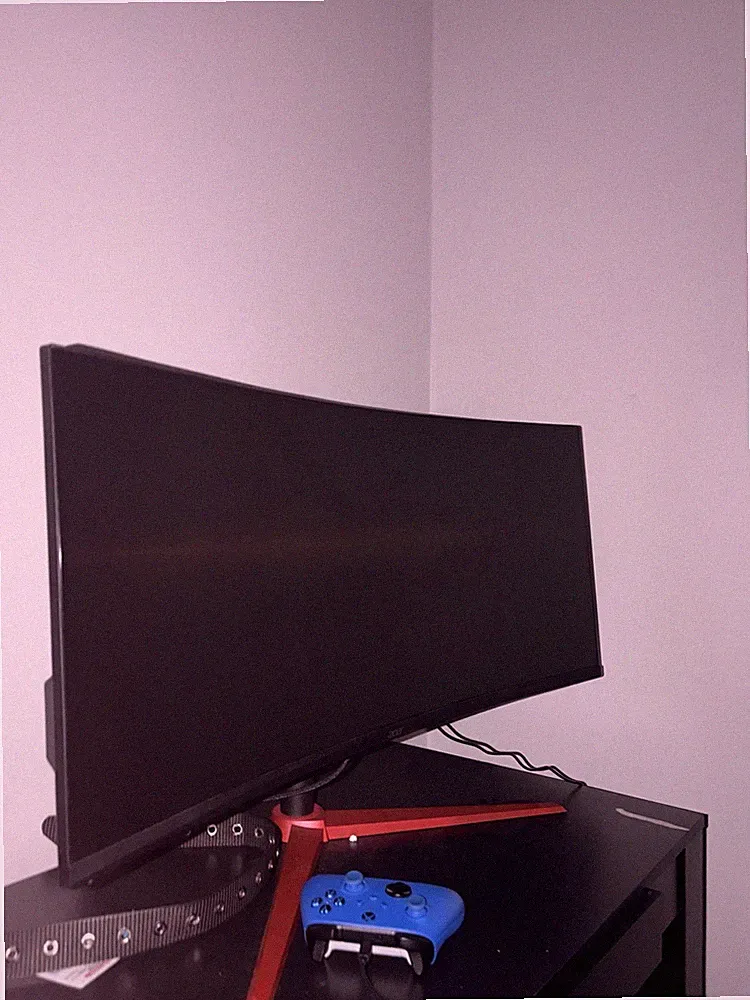 I sell a 34-inch 180hz Acer brand monitor and a 1tb Xbox series x