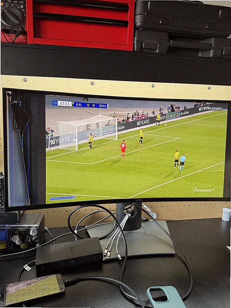 LCD CORNER BROKEN Dell 32 inch Curved 4K UHD Monitor