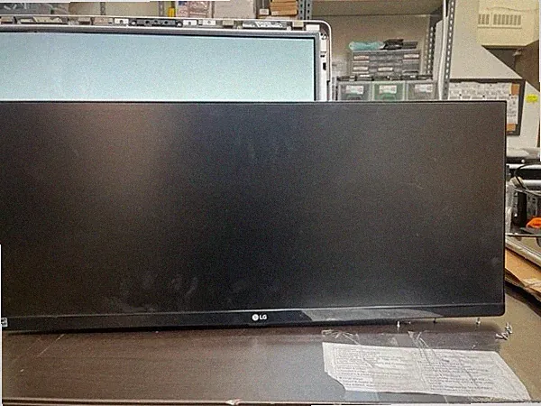 LG 21:9 ultrawide monitor 34UM58