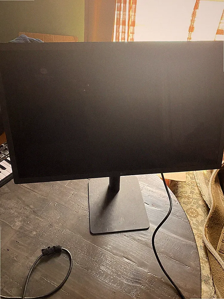 LG 24" UltraFine 4K UHD IPS Monitor - Black Good condition