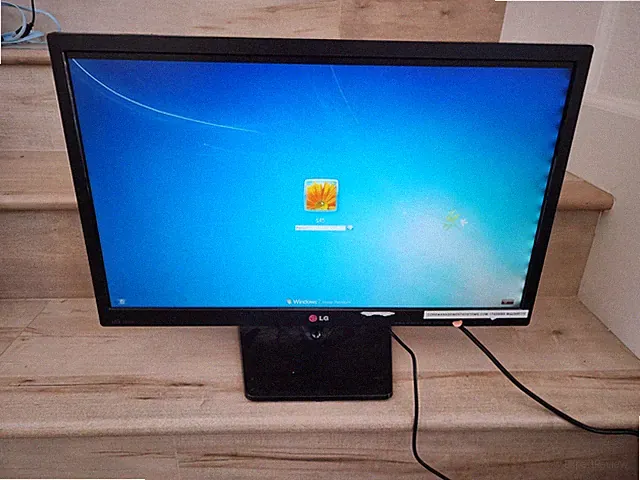 LG 24EN33TW-B 24'' 64HZ HD Monitor 1080p Read