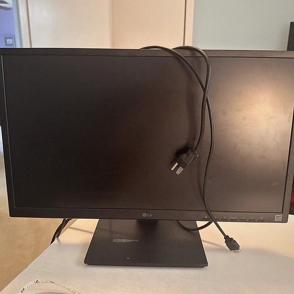LG 25 Inch Computer Monitor. Used
