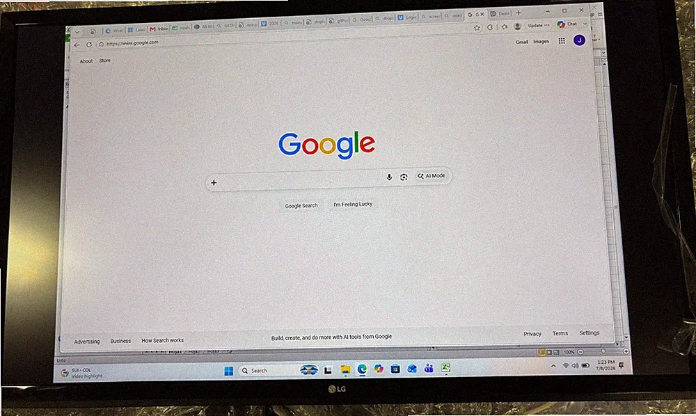 LG 27" 4k UHD Gaming Monitor - 27UL500-W DEAD PIXELS (#411) FOR PARTS ONLY