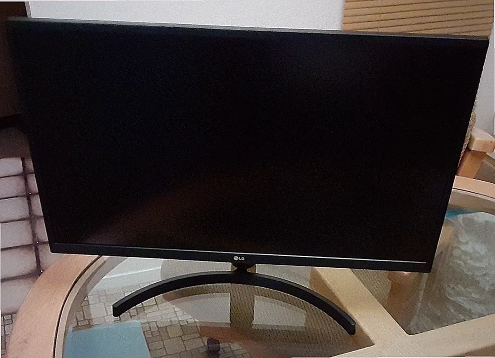 LG-27" 4k UHD IPS Monitor with enhanced AMD FreeSync gaming technology-w/stand