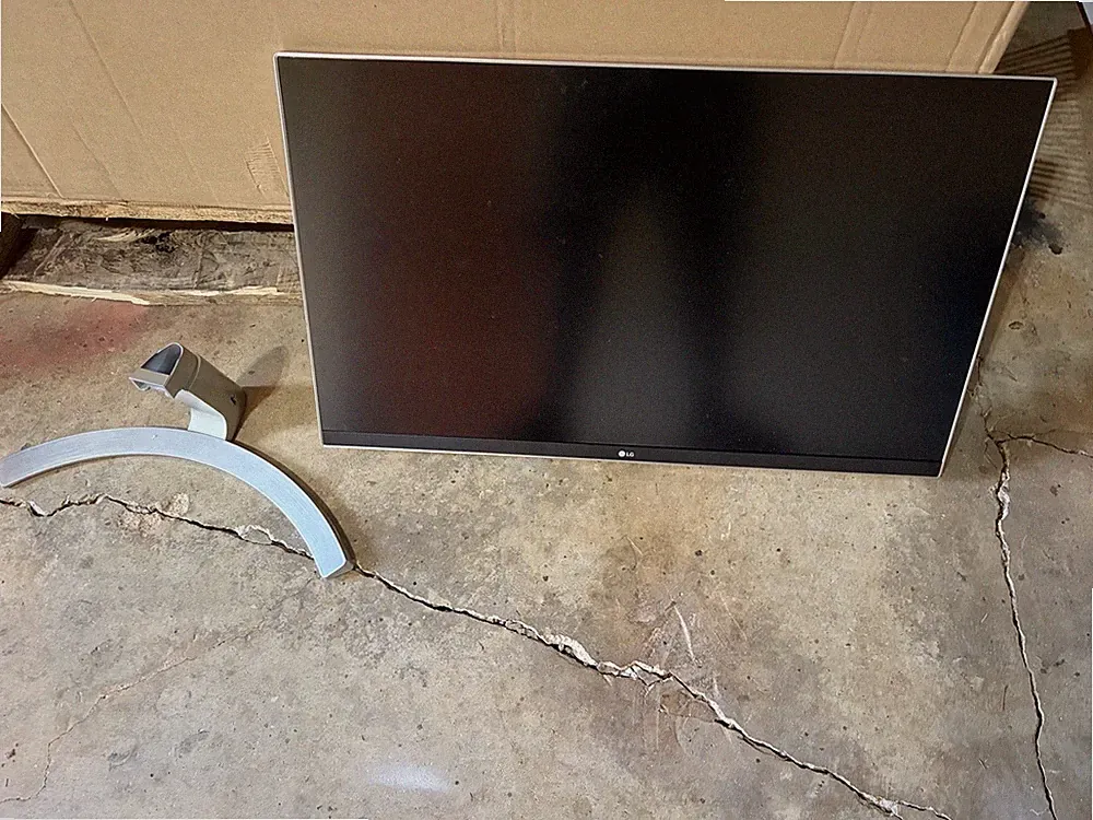 LG 27" Monitor | Model 27UD68-W | White | 4K UHD Display W/stand And Ac