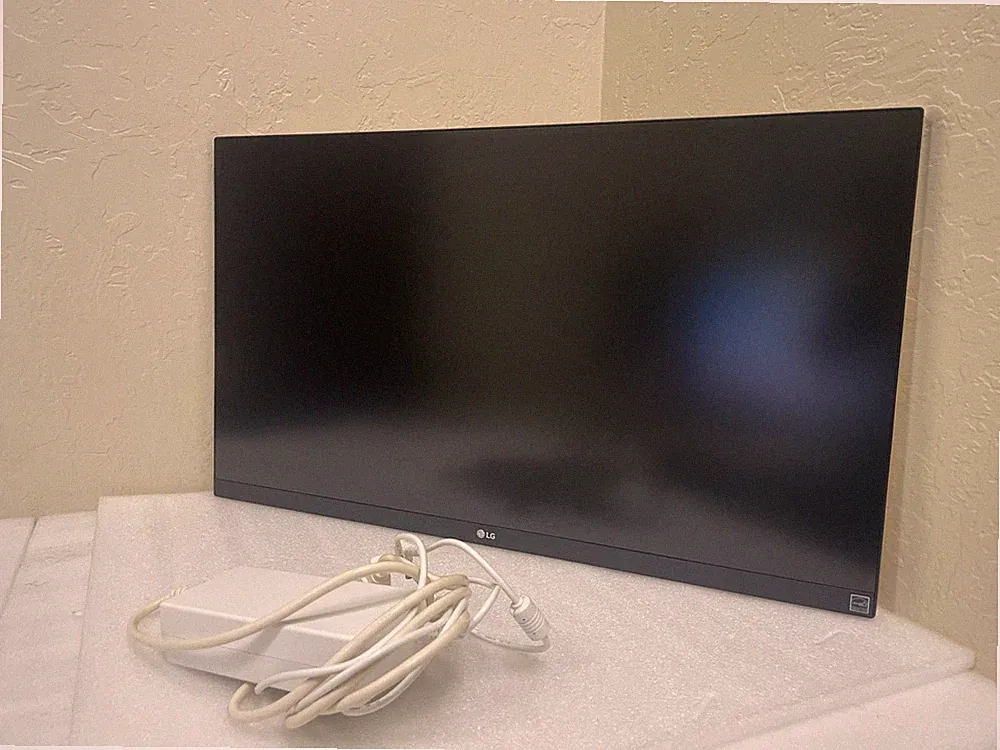 LG 27BL85U-W 27'' 4K HDMI, DP, USB, USB-C MONITOR W/ AC ADAPTER, NO STAND.