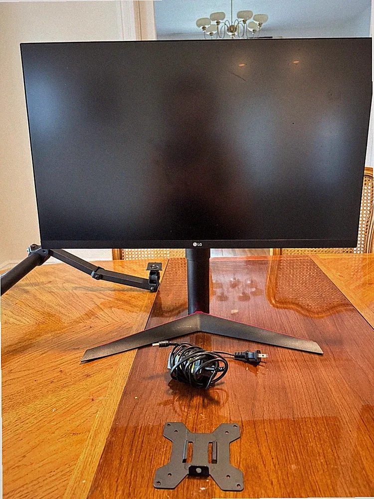 LG 27GL83A-B 27-Inch Ultragear QHD 2560 x 1440 IPS Gaming Monitor