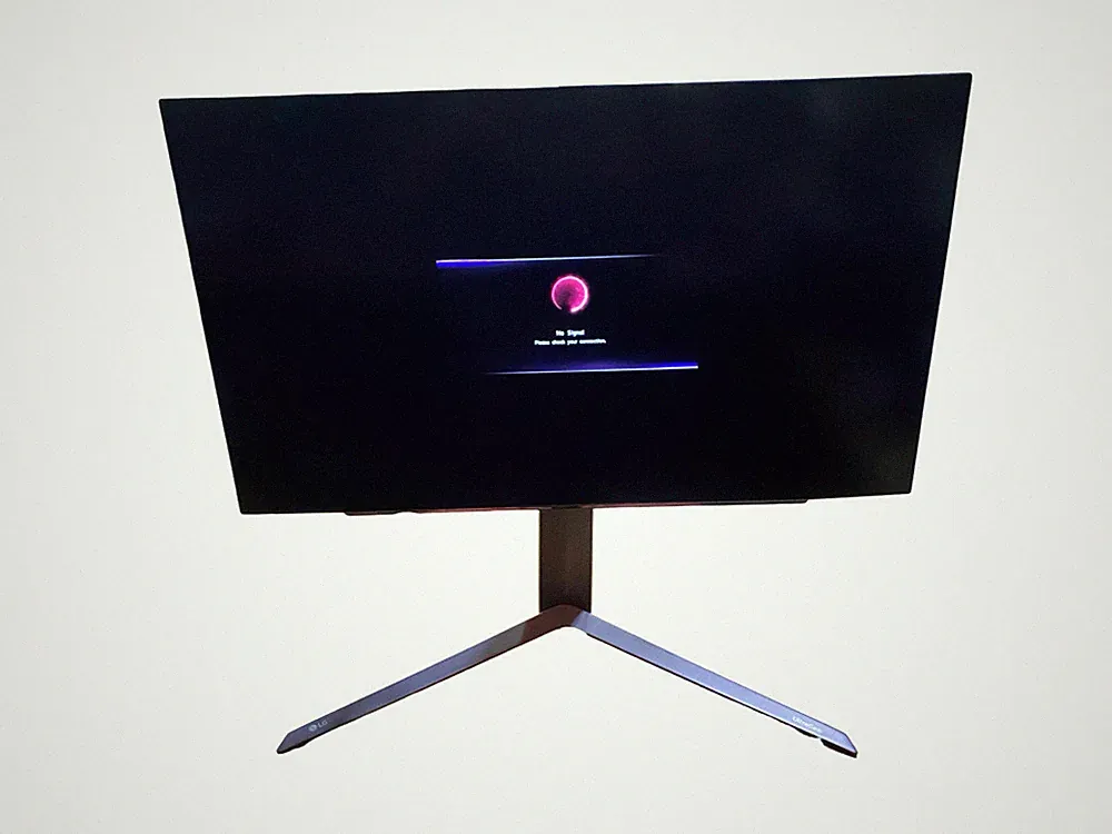 LG 27GR95QE-B UltraGear OLED 27" Gaming Monitor w 240Hz Refresh Rate - UDAC READ