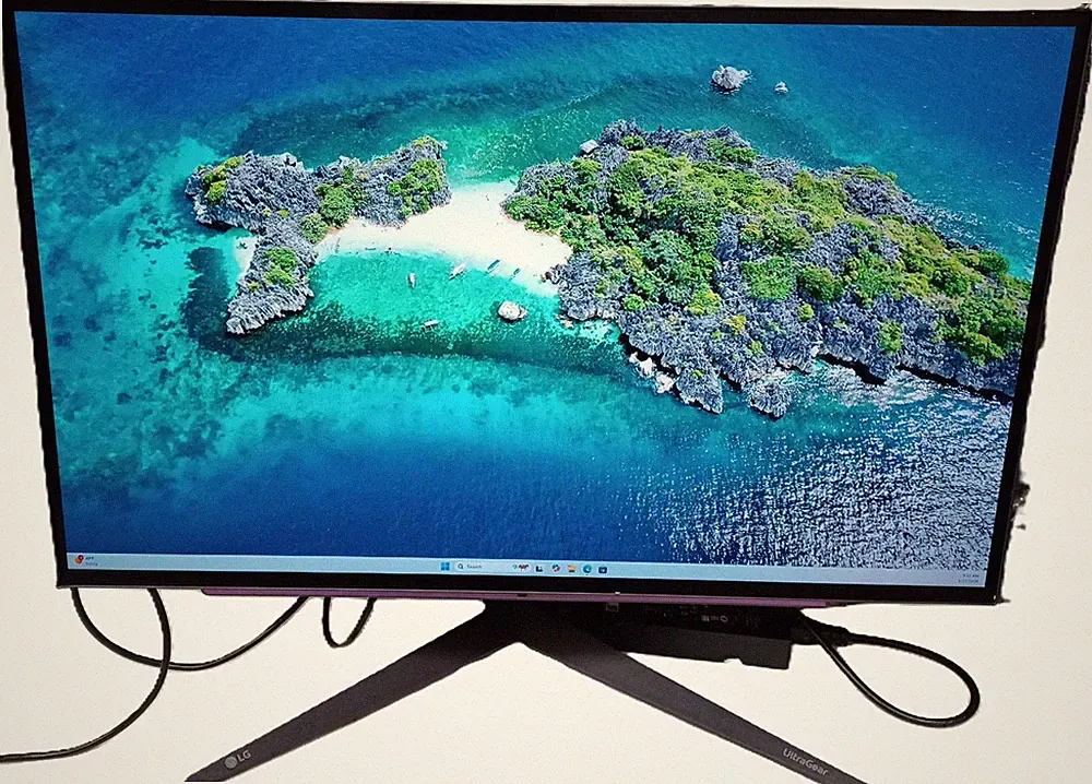 LG 27inch Ultragear OLED Gaming Monitor QHD HDR GSync HDMI Tilt Stand Black