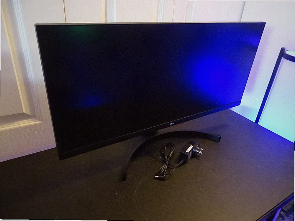 LG 29WK50S ULTRAWIDE MONITOR Complete With Box, stand and Accessories VERY GOOD!