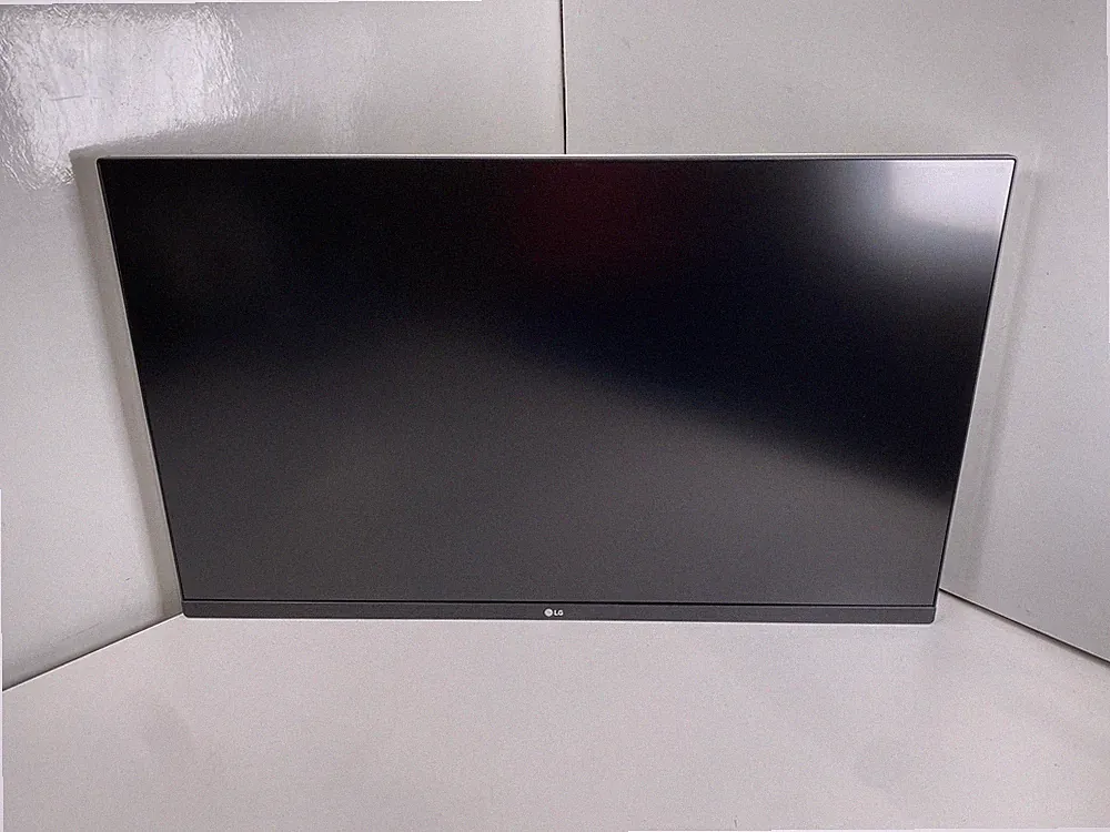 LG 32" Class Ultrafine 4K UHD IPS Monitor HDR10 60Hz 5ms White