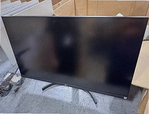 LG 32BN50U-B 31.5" 3840 x 2160 UHD Monitor 4K In Box Excellent