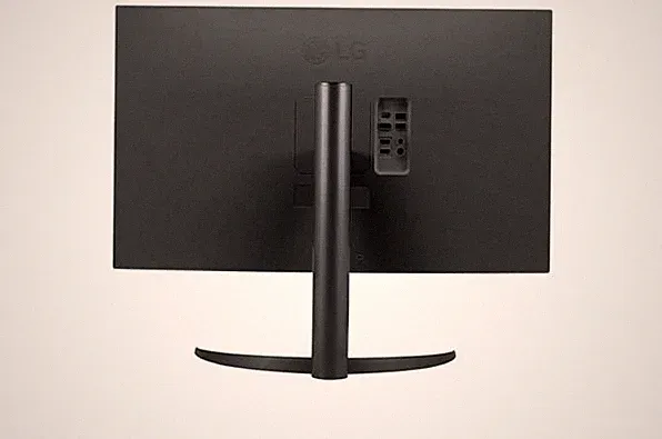 LG 32BP55U-B 31.5" 4K UHD HDR Monitor (Black/White/Silver) 32BP55U-B