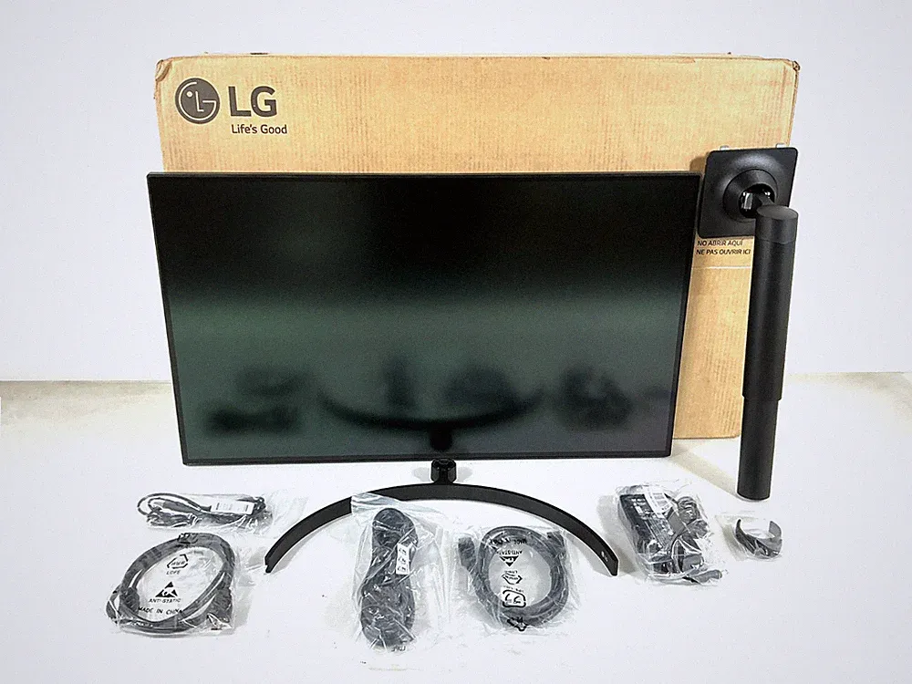 LG 32HL512D-B 31.5" 8MP Color Diagnostic 16:9 4K HDR IPS Monitor