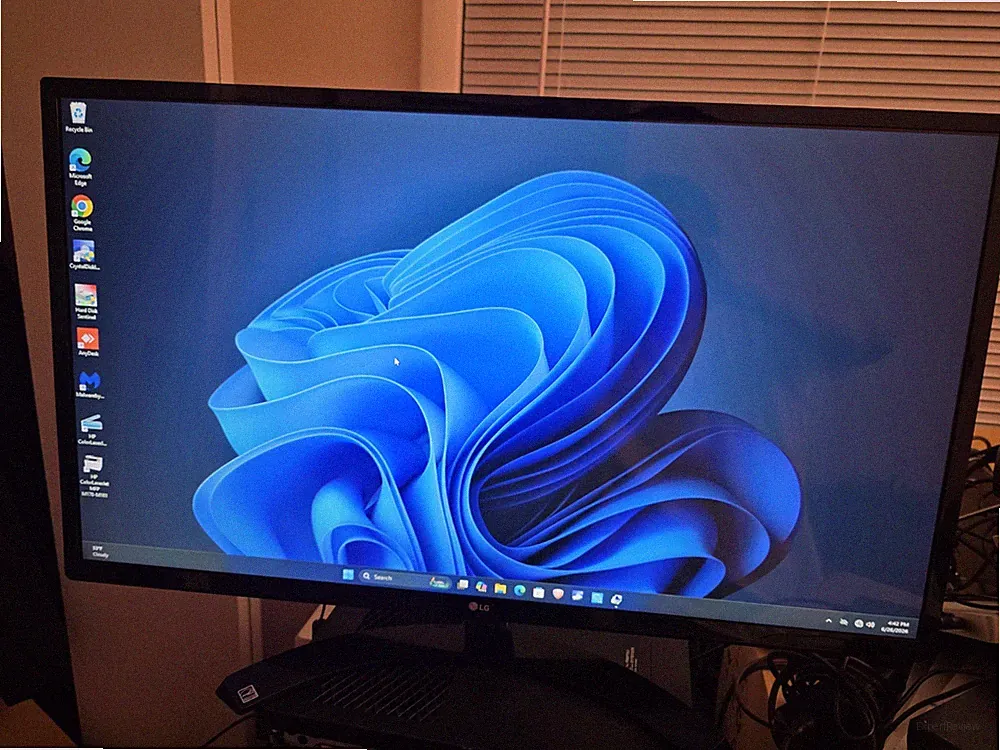 LG 32MA70HY-P 32in IPS LCD Monitor 1080p 60Hz 5ms HDMI DP VGA Black