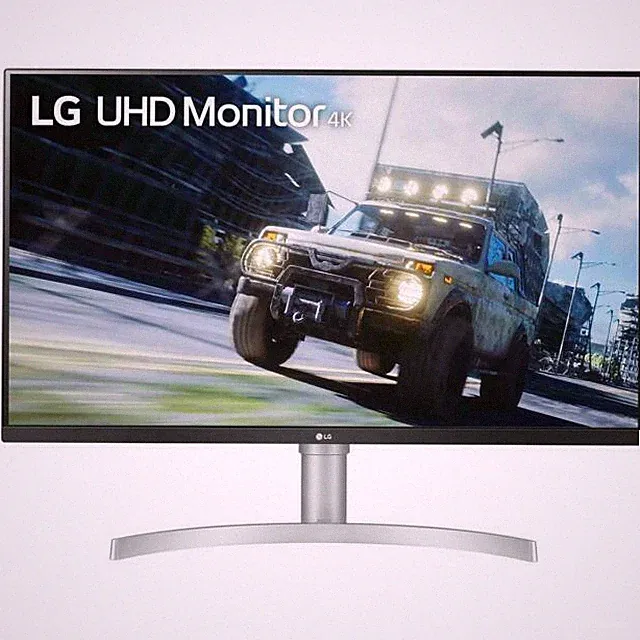 LG 32UN550-W 32 inch Widescreen VA LCD Monitor with Built-in Speakers - Silver