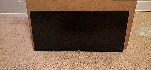 LG 34" IPS LED UltraWide (2560 x 1080) FHD FreeSync Monitor with HDR *For Parts*