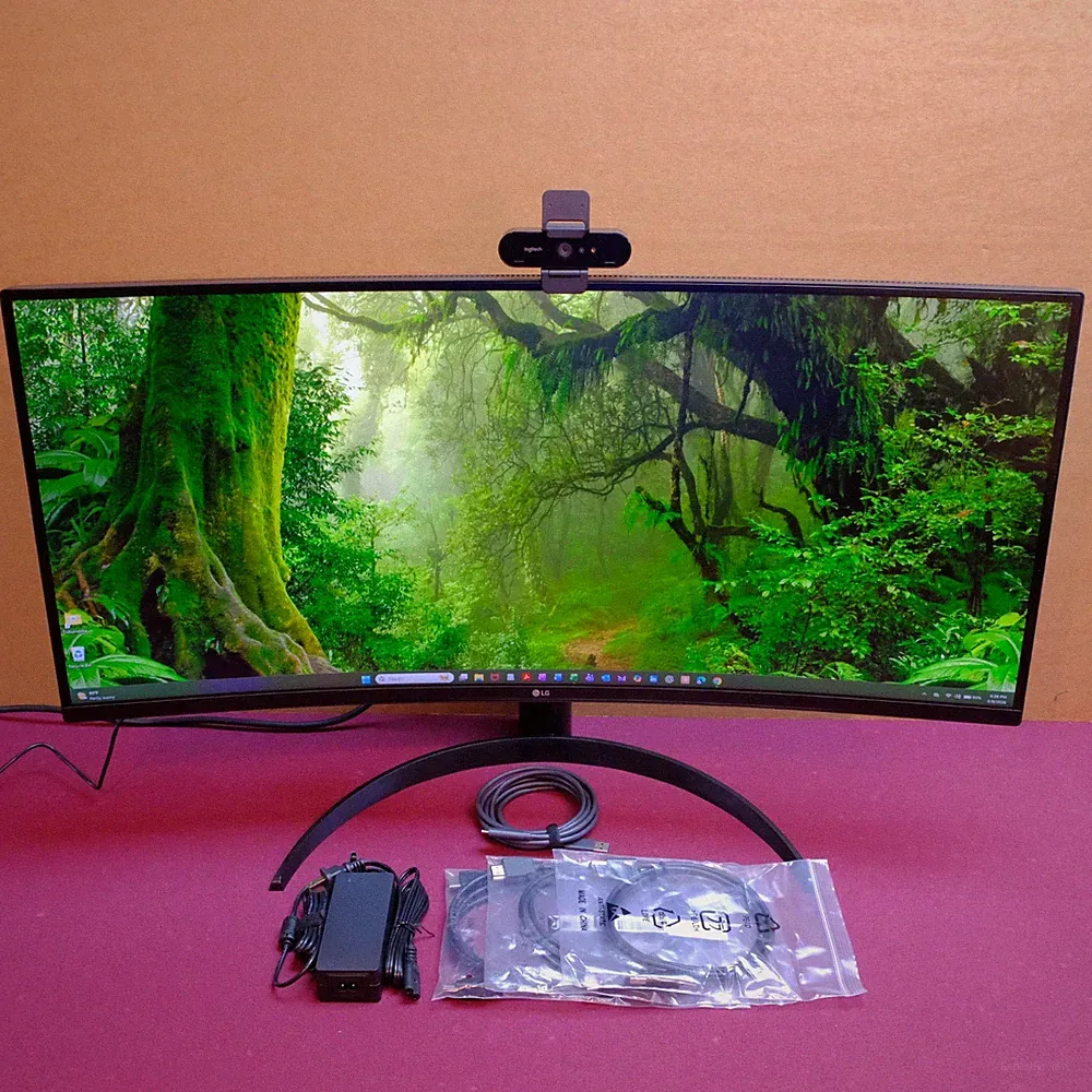 * LG 34WP65C-B 34” CURVED ULTRAWIDE QHD 1440 PREMIUM MONITOR – HDR 10 - 160Hz *