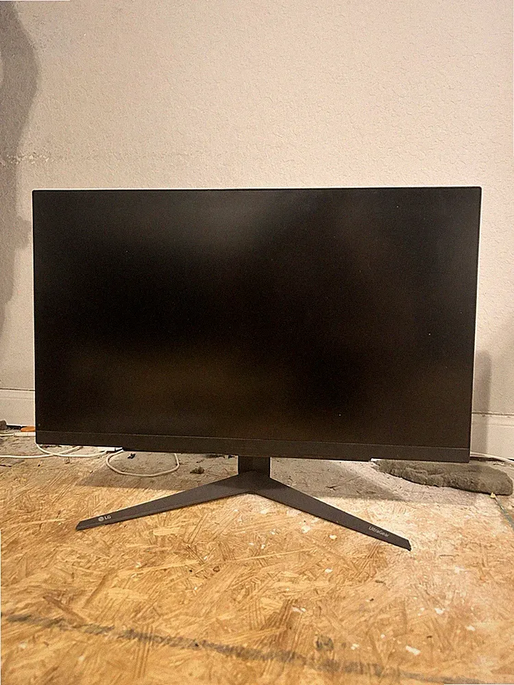 Lg Ultra Gear 27GR83Q-B 240hz 1440p IPS 1ms GSYNC Gaming Monitor 27 Inch WQHD