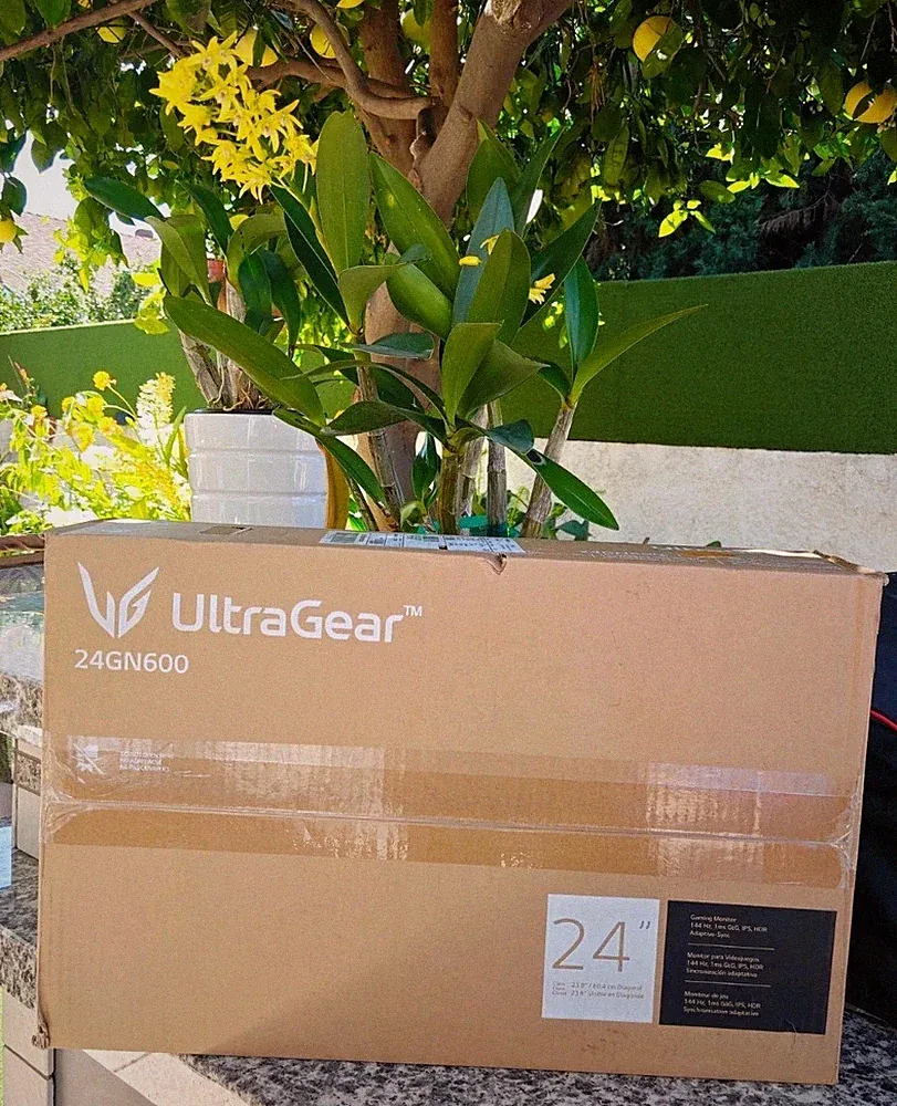 LG Ultra Gear Gaming Monitor 24Inch 144HZ *NEW OPEN BOX*