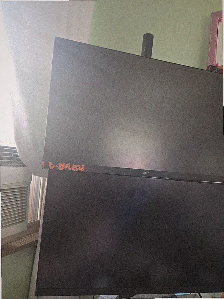 LG UltraGear 24GN600-B 24" 144Hz FHD X2 With Vertical Desk Stand