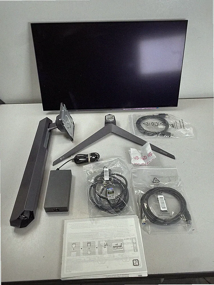LG UltraGear 27" OLED Gaming Monitor 240Hz 1440p- Black