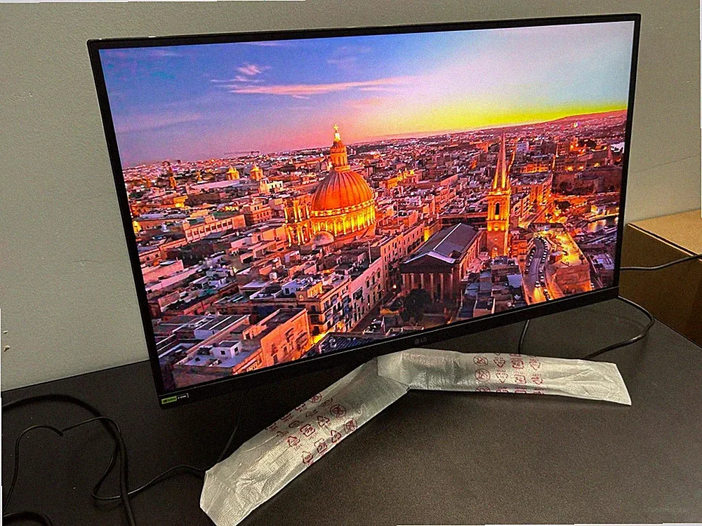 LG UltraGear 27GN800-B – 27″ QHD IPS 144Hz Gaming Monitor