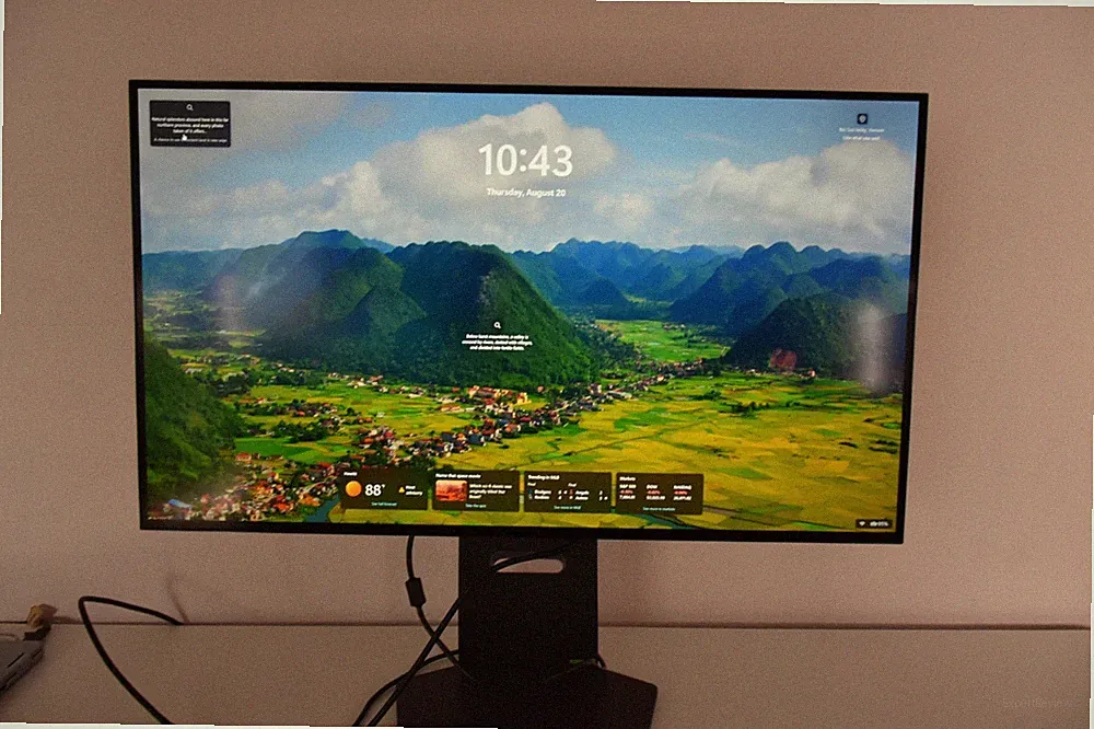 LG UltraGear 32'' OLED 4K 240Hz / FHD 480Hz Gaming Monitor 32GS95UE-B