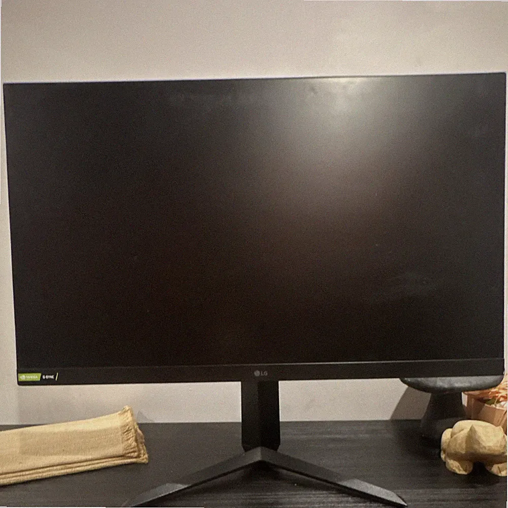 LG UltraGear 32GP83B-B 32" Gaming Monitor G-SYNC HDMI DisplayPort Black no wire