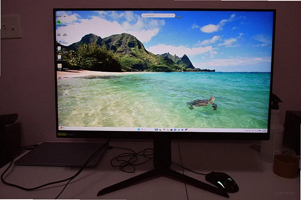 LG UltraGear 32GP83B-B 32" QHD 165Hz IPS G-SYNC Gaming Monitor HDR