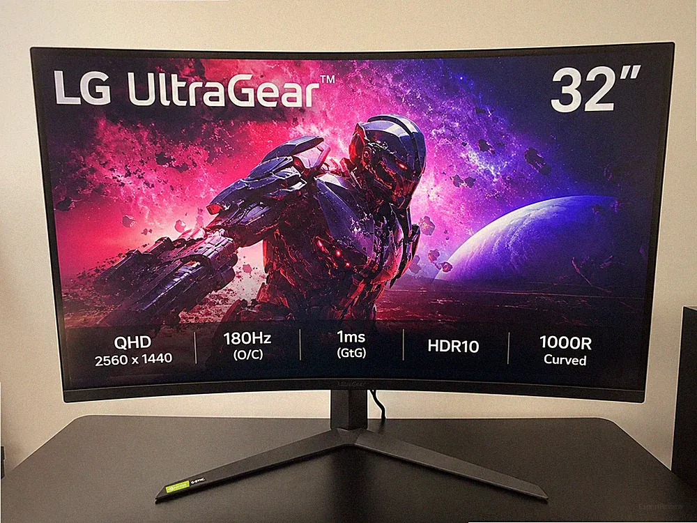 LG UltraGear 32GS60QC-B 32" Curved Gaming Monitor QHD 180Hz- Excellent Condition