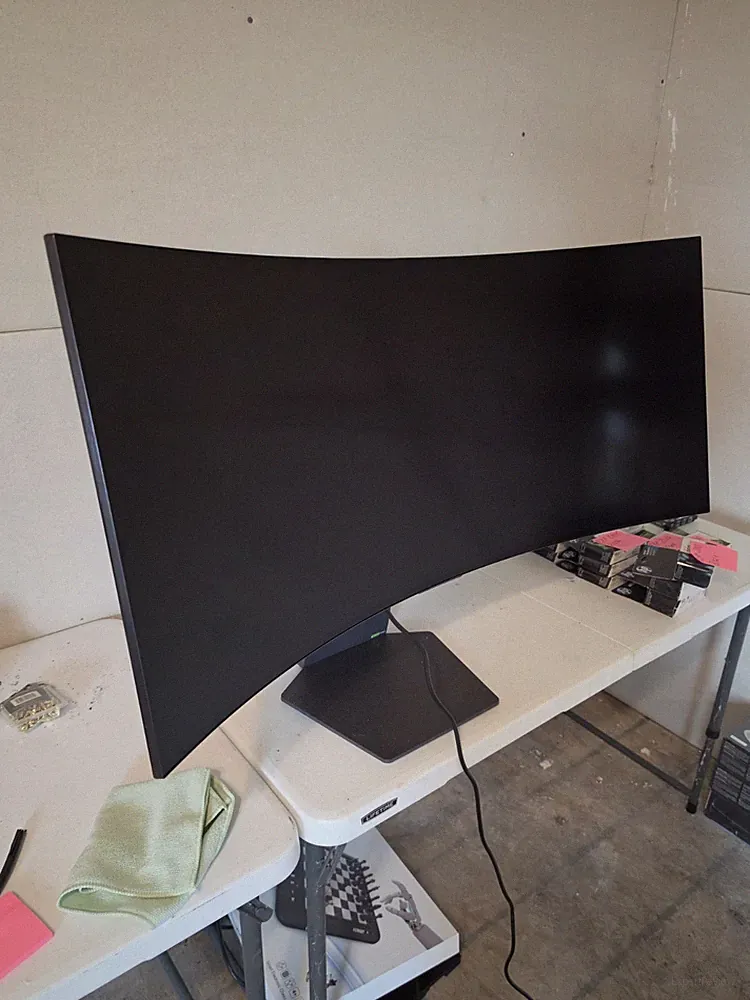 LG UltraGear 39GS95QE-B 39" OLED Curved Gaming Monitor 240Hz WQHD G-SYNC