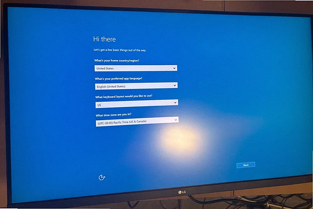 LG UltraGear 4K Widescreen LCD Monitor with Speakers - 32GQ750 SCRATCHED (#444)