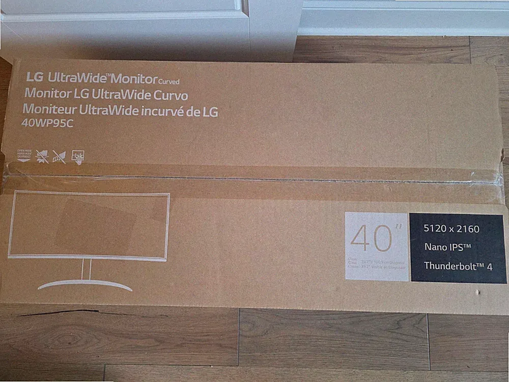 LG UltraWide Monitor Curved 40WP95C NIB