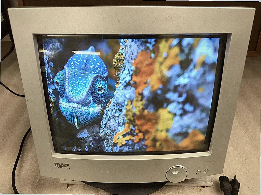 Mag Innovation 786N 17" VGA CRT Color Computer Monitor Retro Gaming