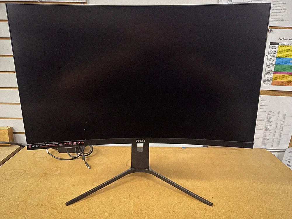 Monitor gaming - MSI Optix MAG321CURV, 31,5'' UHD 4K HAS SCREEN PROBLEMS!
