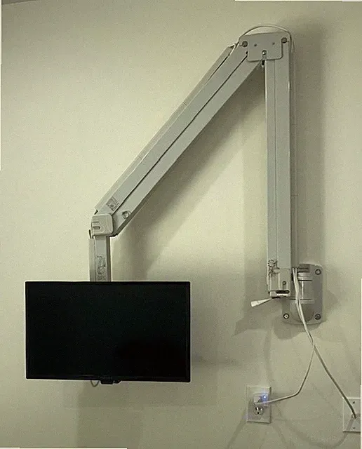 Monitor/TV Wall Mount with Long Arm