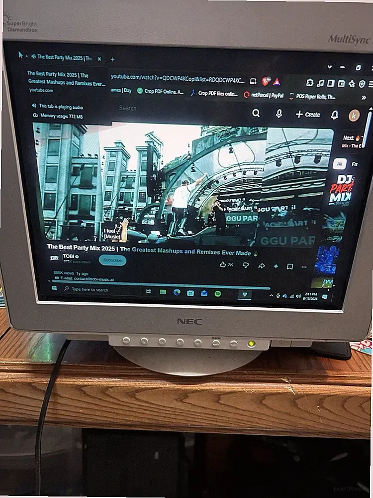 NEC 16” MultiSync FE771SB VGA CRT Monitor Vintage Retro Gaming 2002 High Res