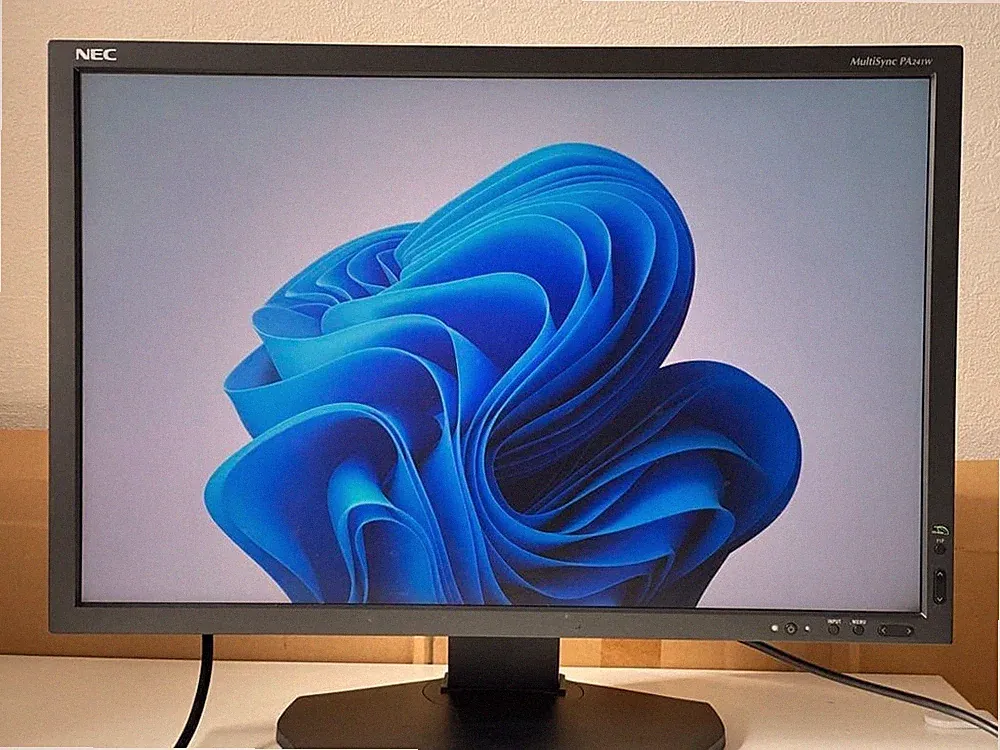 NEC MultiSinc PA241W 24" Widescreen Pro Graphics Desktop Monitor Used
