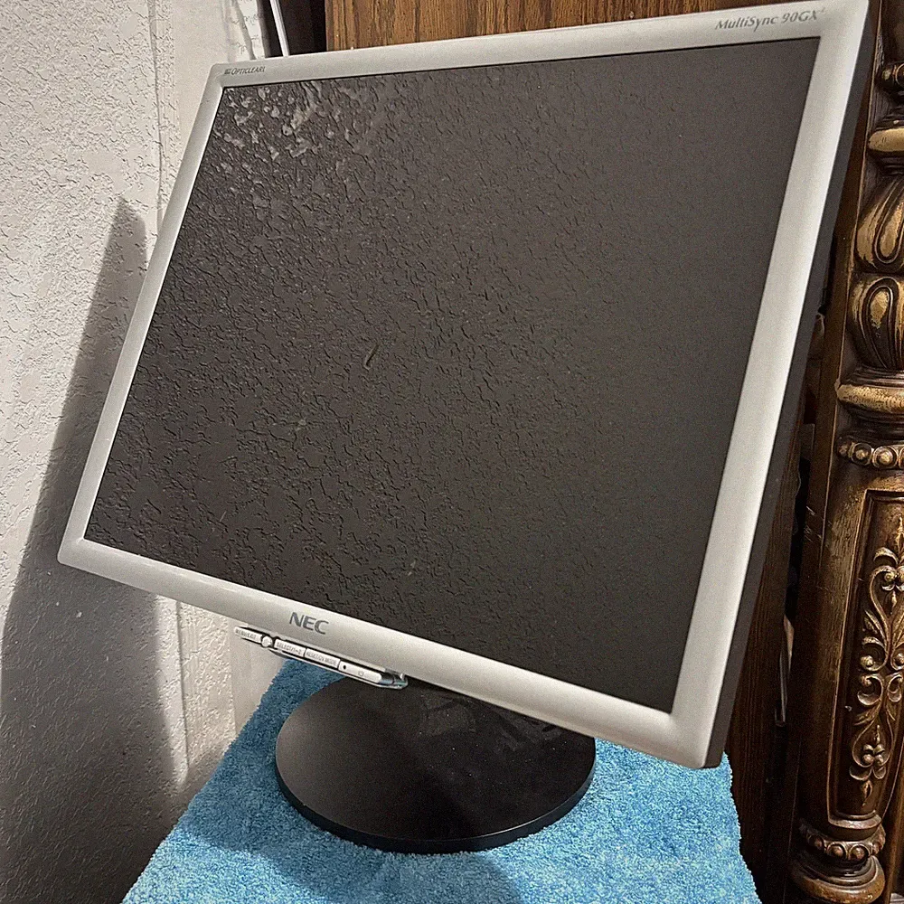 NEC MultiSync 90GX² Monitor 19"