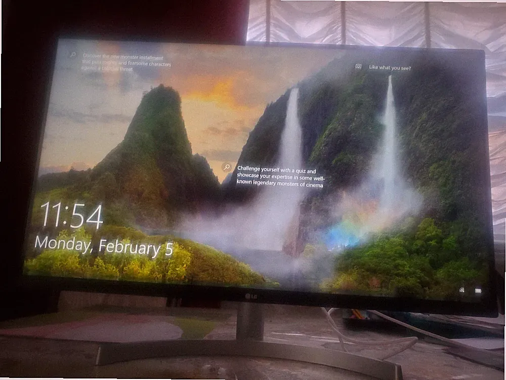 New in Box LG 31.5" UHD 4K VA LCD Monitor 60hz 4ms HDR10 AMD FreeSync 32UN550-W