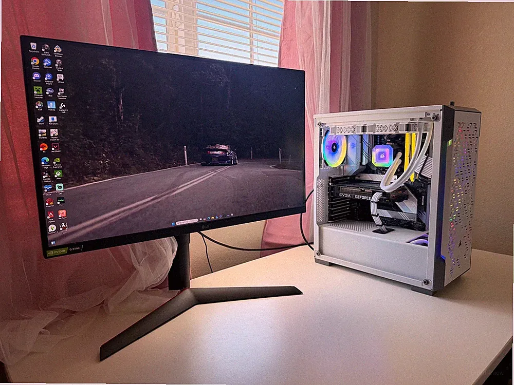 PC and Monitor for sale | Used | Good Condition | White PC parts & Case