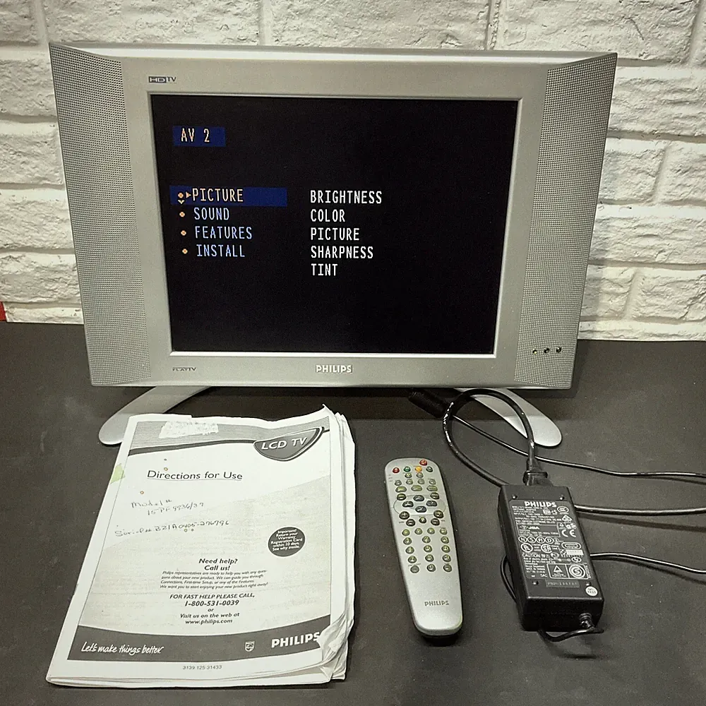 Philips 15PF9936/37 15" LCD TV Monitor Y2K Retro Gaming RV Camper Remote Manual