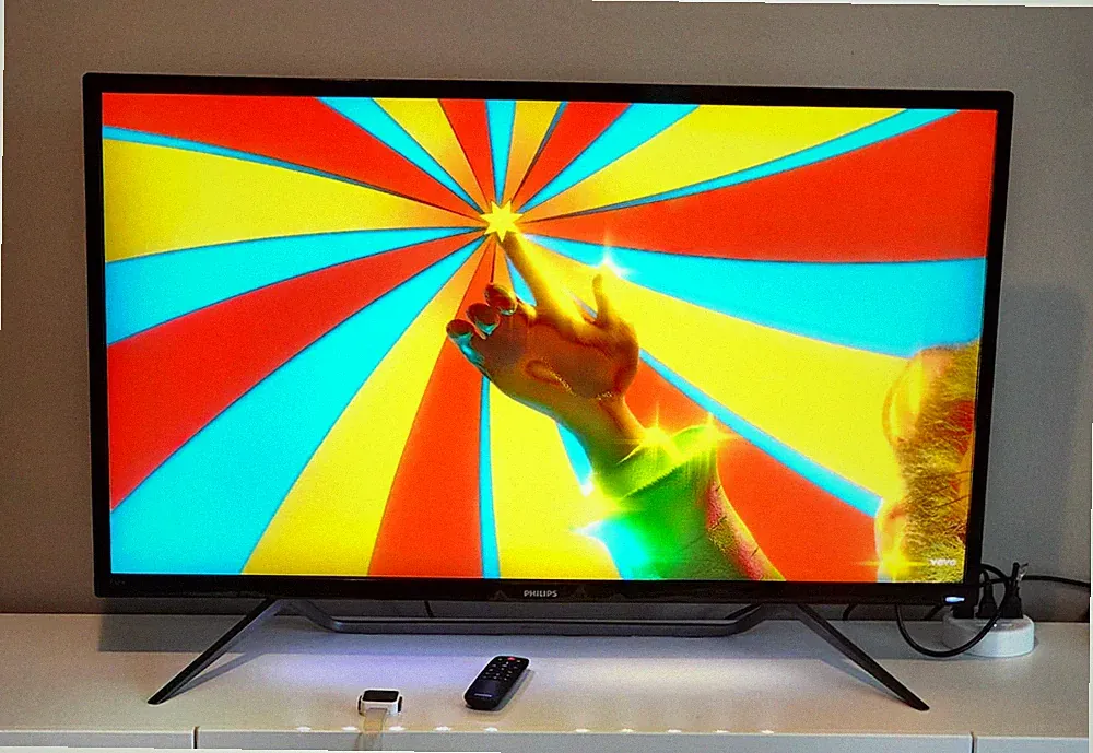 Philips 436M6VBP 43" 4K UHD HDR1000 VA Monitor FreeSync USB-C Ambiglow Remote